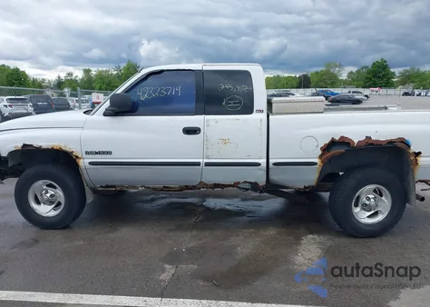 1999 Dodge Ram 1500 St из США, поврежденный, VIN 3B7HF12Y2XG116753